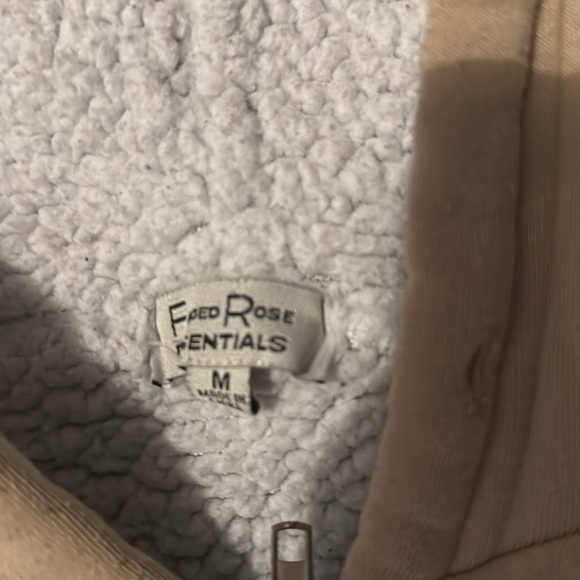 Zip up fluffy jacket size medium brand faded rose essentials - Picture 5 of 5